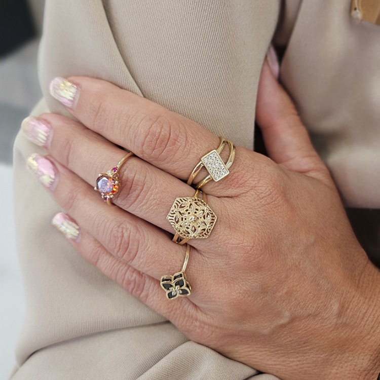 Pierścionek złoty – cyrkonie w kwadracie rozmiar 15 – Złoto próba 585 - Jubiler Brilliance