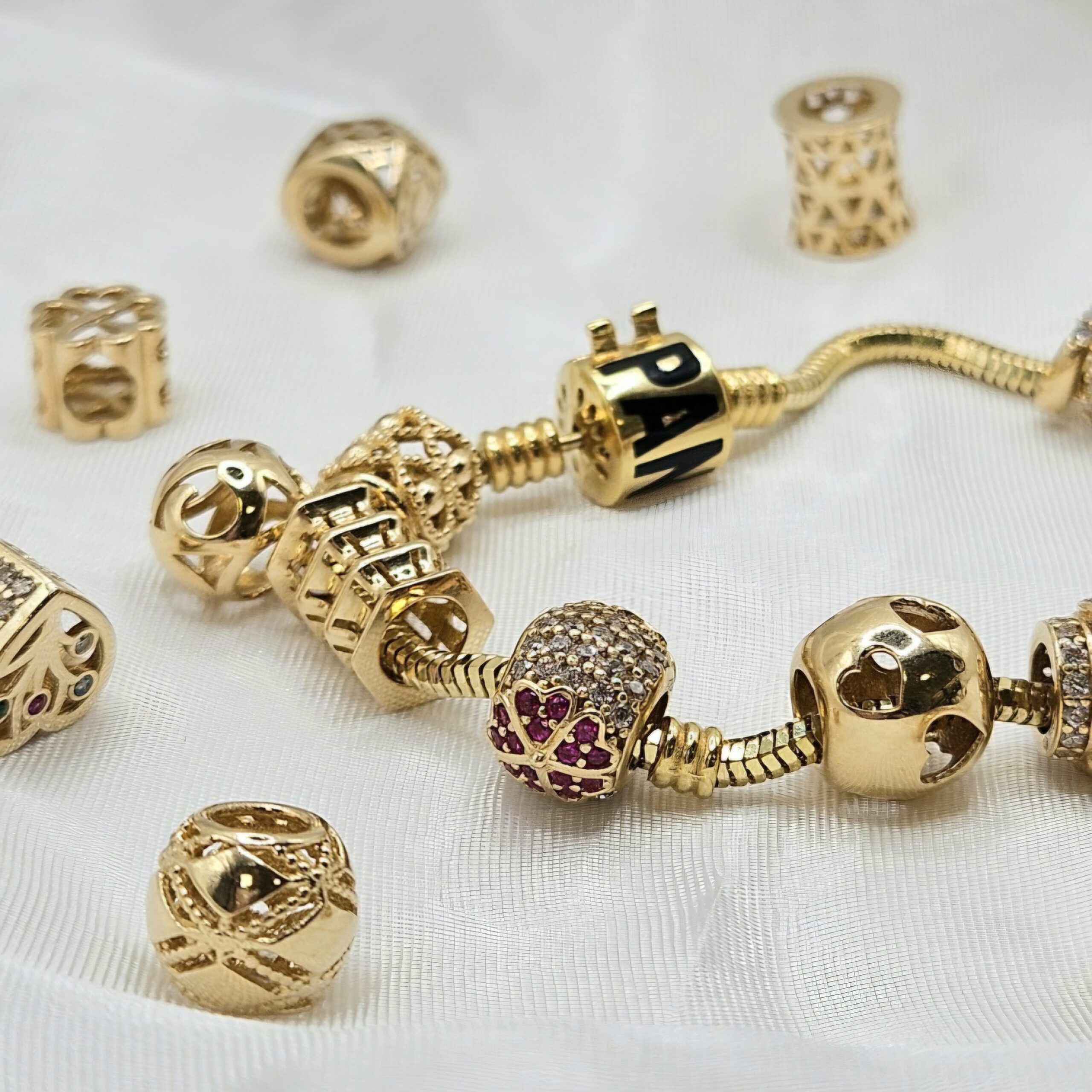 Zawieszka złota – Charms – kulka z różowym kwiatkiem – Złoto próba 585 - Jubiler Brilliance